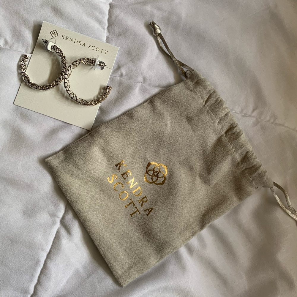 Kendra Scott Maggie 1.5” Hoop earrings